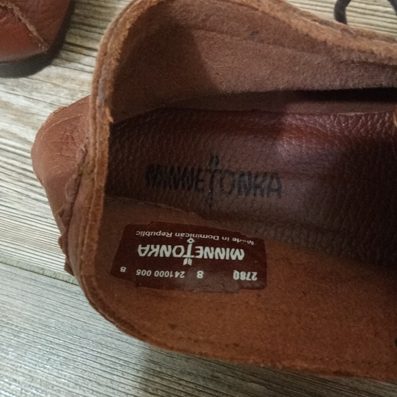 Minnetonka Leather Lightweight Slouchy Lace Up Moccasin Shoes - Picture 7 of 14